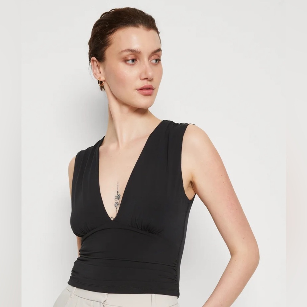 Abercrombie Cropped V Neck Ruched Top
